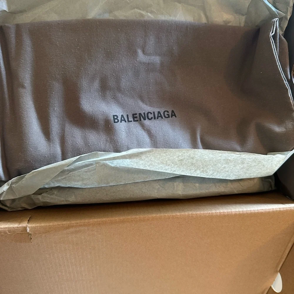 Balenciaga Men's Black Sneakers - Picture 6 of 6